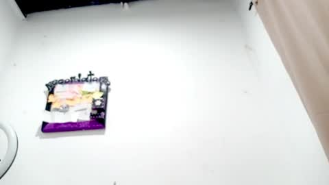 Snapshot of petiteivoryqueen chatting on October 2025 03:18:01 AM danna online show from October 2025 03:18:01 AM