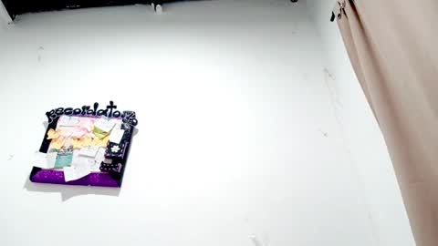 Snapshot of petiteivoryqueen chatting on November 2025 04:00:01 AM danna online show from November 2025 04:00:01 AM