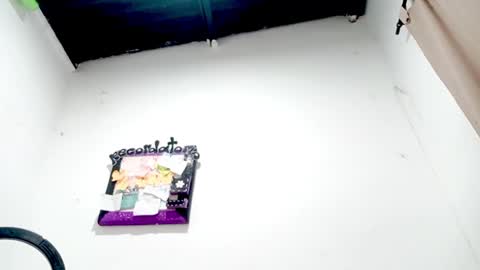 Snapshot of petiteivoryqueen chatting on November 2025 04:00:01 AM danna online show from November 2025 04:00:01 AM