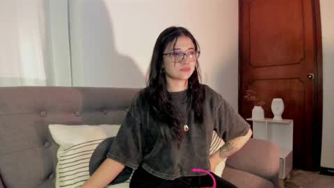 Snapshot of petitesophi chatting on June 2026 11:14:02 PM Sofa online show from June 2026 11:14:02 PM