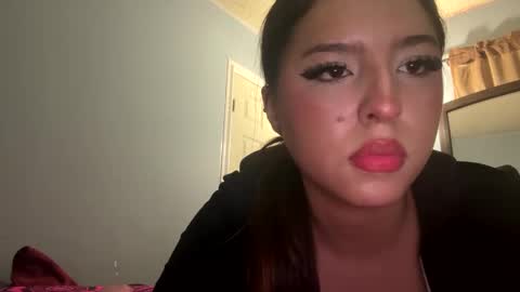 Snapshot of petitewetpussyy chatting on December 2024 03:32:01 AM Petitewetpussy online show from December 2024 03:32:01 AM