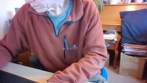 Snapshot of petitwilly chatting on January 2025 10:38:01 AM petitwilly online show from January 2025 10:38:01 AM