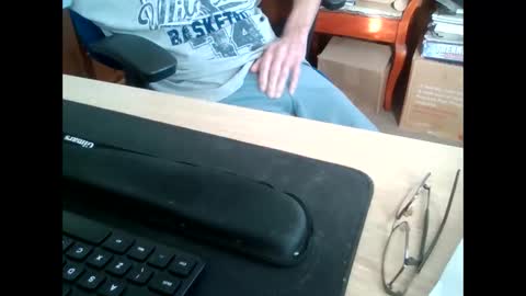 Snapshot of petitwilly chatting on September 2025 07:32:02 AM petitwilly online show from September 2025 07:32:02 AM