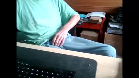 Snapshot of petitwilly chatting on October 2025 09:26:01 AM petitwilly online show from October 2025 09:26:01 AM