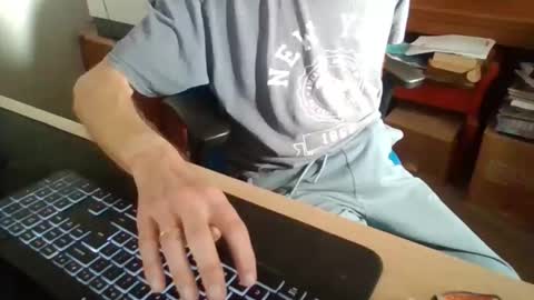 Snapshot of petitwilly chatting on November 2025 10:58:02 AM petitwilly online show from November 2025 10:58:02 AM