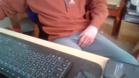 Snapshot of petitwilly chatting on February 2026 10:32:01 AM petitwilly online show from February 2026 10:32:01 AM