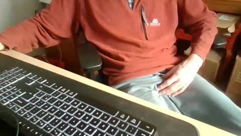 Snapshot of petitwilly chatting on February 2026 08:55:02 AM petitwilly online show from February 2026 08:55:02 AM