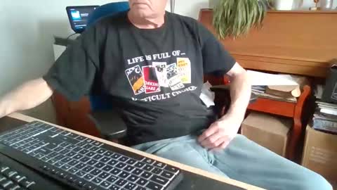 Snapshot of petitwilly chatting on March 2026 09:26:01 AM petitwilly online show from March 2026 09:26:01 AM