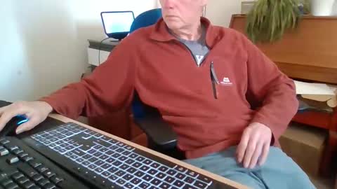 Snapshot of petitwilly chatting on March 2026 02:22:02 PM petitwilly online show from March 2026 02:22:02 PM