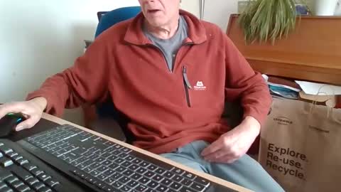 Snapshot of petitwilly chatting on March 2026 08:15:01 AM petitwilly online show from March 2026 08:15:01 AM