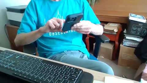 Snapshot of petitwilly chatting on May 2026 11:40:02 AM petitwilly online show from May 2026 11:40:02 AM