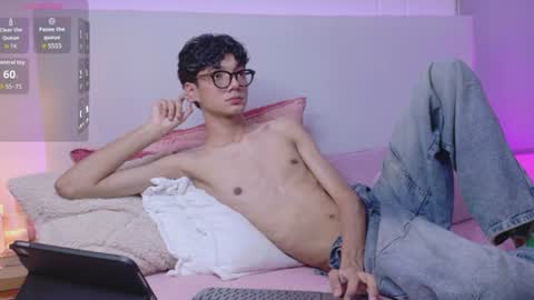 Snapshot of phillicious_ chatting on July 2026 08:13:02 PM Phillip online show from July 2026 08:13:02 PM