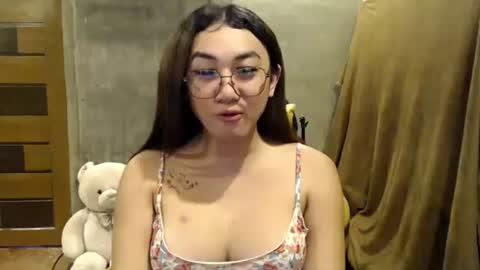 Snapshot of pia_worthsback chatting on November 2025 02:16:01 PM Pia online show from November 2025 02:16:01 PM