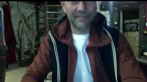 Snapshot of pierrohhh chatting on April 2026 07:29:02 PM pierrohhh online show from April 2026 07:29:02 PM