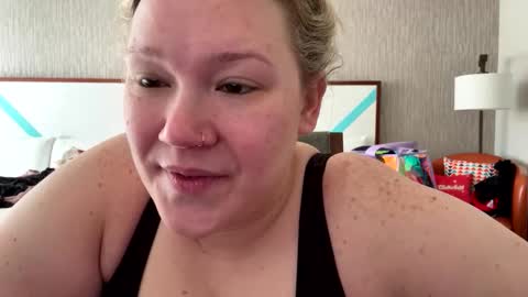 Piggy Rose online show from April 2026 03:28:02 PM