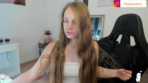 Snapshot of piinkpandora chatting on May 2026 11:03:02 AM PiinkPandora online show from May 2026 11:03:02 AM