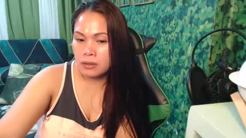 Snapshot of pinaymistress1983 chatting on December 2024 01:24:02 PM PnayMistress1983 online show from December 2024 01:24:02 PM