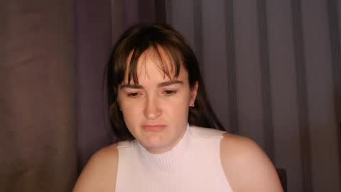 Snapshot of pineapple__mood chatting on May 2026 04:41:02 AM online show from May 2026 04:41:02 AM