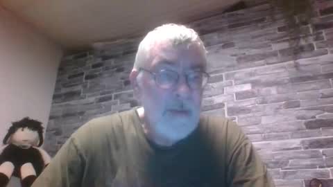 Snapshot of pinholder chatting on November 2025 05:50:02 AM Michael online show from November 2025 05:50:02 AM