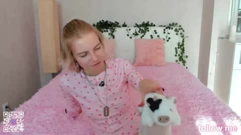 Snapshot of pink_lila18 chatting on October 2025 08:12:01 AM pink_lila18 online show from October 2025 08:12:01 AM