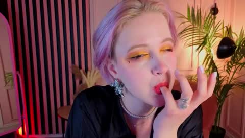 Snapshot of pink_pantsu chatting on November 2025 06:12:02 AM Luna online show from November 2025 06:12:02 AM