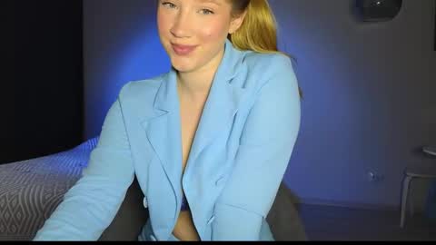   online show from October 2025 03:38:01 AM