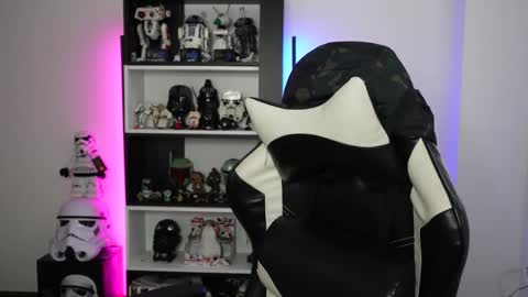 Emily online show from April 2026 05:47:01 PM