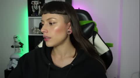 Emily online show from July 2026 01:32:02 AM
