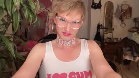 Snapshot of pinkfag chatting on June 2026 01:06:02 PM pinkfag online show from June 2026 01:06:02 PM
