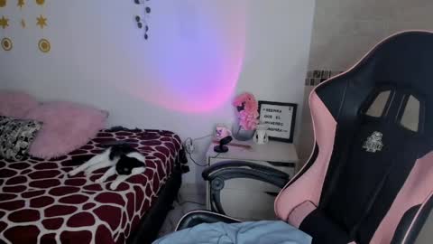 Snapshot of pinkpantherr_ chatting on April 2026 09:05:01 PM Sarah .. online show from April 2026 09:05:01 PM