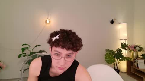 Li long hair and Rude short hair online show from April 2026 09:39:33 PM