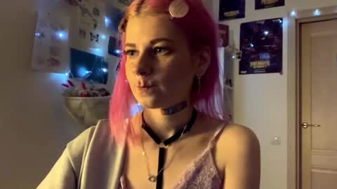 Snapshot of pinkvampire chatting on September 2025 04:19:01 PM Sara online show from September 2025 04:19:01 PM