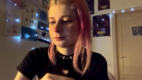 Snapshot of pinkvampire chatting on October 2025 06:17:01 PM Sara online show from October 2025 06:17:01 PM