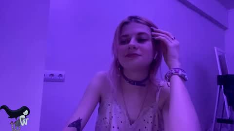 Snapshot of pinkvampire chatting on October 2025 09:42:01 PM Sara online show from October 2025 09:42:01 PM