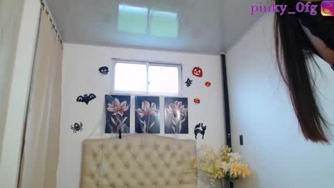 pinky_f00x online show from October 2025 08:30:01 PM