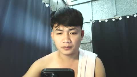 Snapshot of pinoy_petitehugecock chatting on October 2025 05:52:01 AM alex online show from October 2025 05:52:01 AM