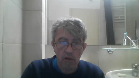 Snapshot of pipi2704 chatting on December 2024 08:00:02 AM pipi2704 online show from December 2024 08:00:02 AM