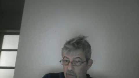 Snapshot of pipi2704 chatting on January 2025 08:25:01 AM pipi2704 online show from January 2025 08:25:01 AM