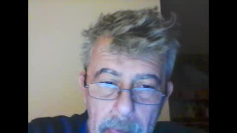 Snapshot of pipi2704 chatting on February 2025 05:29:01 AM pipi2704 online show from February 2025 05:29:01 AM