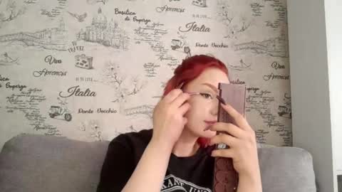 Caroline online show from April 2026 04:37:01 AM