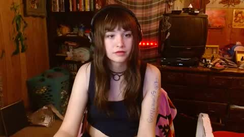 Snapshot of pixinun chatting on January 2025 03:37:02 AM Izzy online show from January 2025 03:37:02 AM