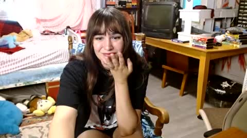 Izzy online show from June 2026 10:43:01 PM