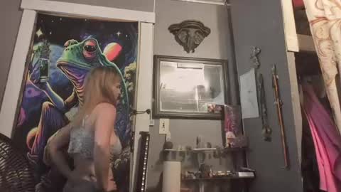 Snapshot of pizzedwife chatting on July 2026 07:27:01 PM pizzedwife online show from July 2026 07:27:01 PM