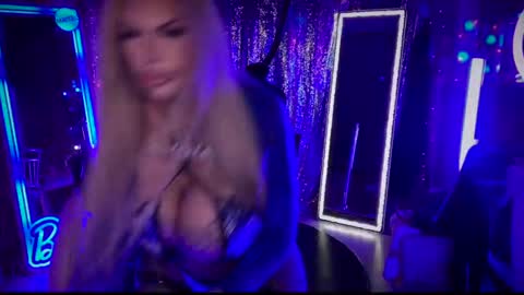 Snapshot of plasticfuckdoll chatting on January 2025 04:22:02 AM Dumb bimbo fuck doll online show from January 2025 04:22:02 AM
