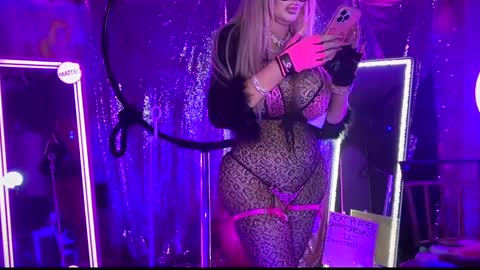 Snapshot of plasticfuckdoll chatting on January 2025 10:55:02 AM Dumb bimbo fuck doll online show from January 2025 10:55:02 AM