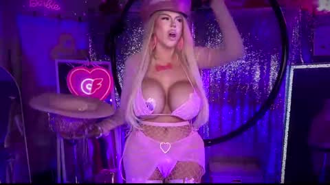 Snapshot of plasticfuckdoll chatting on February 2025 02:40:02 AM Dumb bimbo fuck doll online show from February 2025 02:40:02 AM