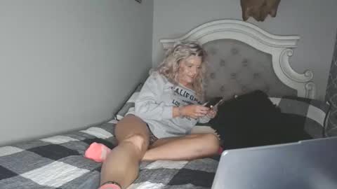 Snapshot of platinum_princess_nicole chatting on October 2025 12:00:01 AM platinum_princess_nicole online show from October 2025 12:00:01 AM