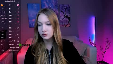Sophie online show from October 2025 10:31:01 PM