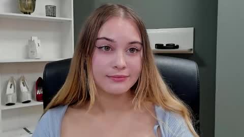 Valeria online show from September 2025 06:46:02 PM