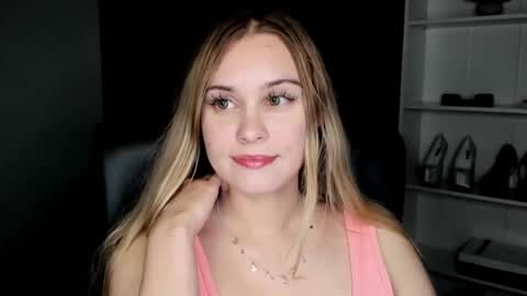 Snapshot of playgirl_valeria chatting on May 2026 05:19:02 PM Valeria online show from May 2026 05:19:02 PM